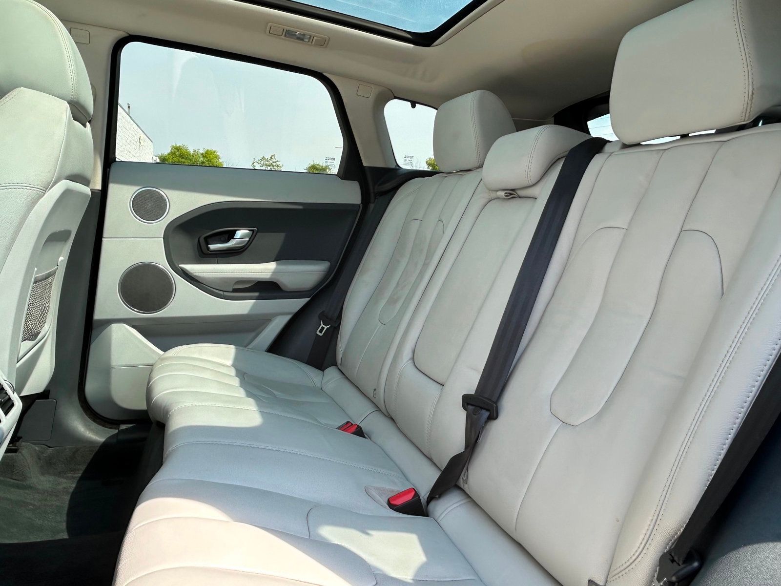 2014 Land Rover Range Rover Evoque Pure Plus photo 22