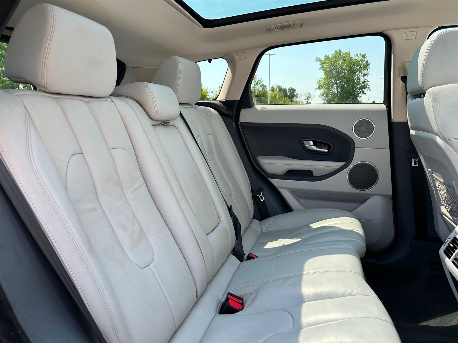 2014 Land Rover Range Rover Evoque Pure Plus photo 23