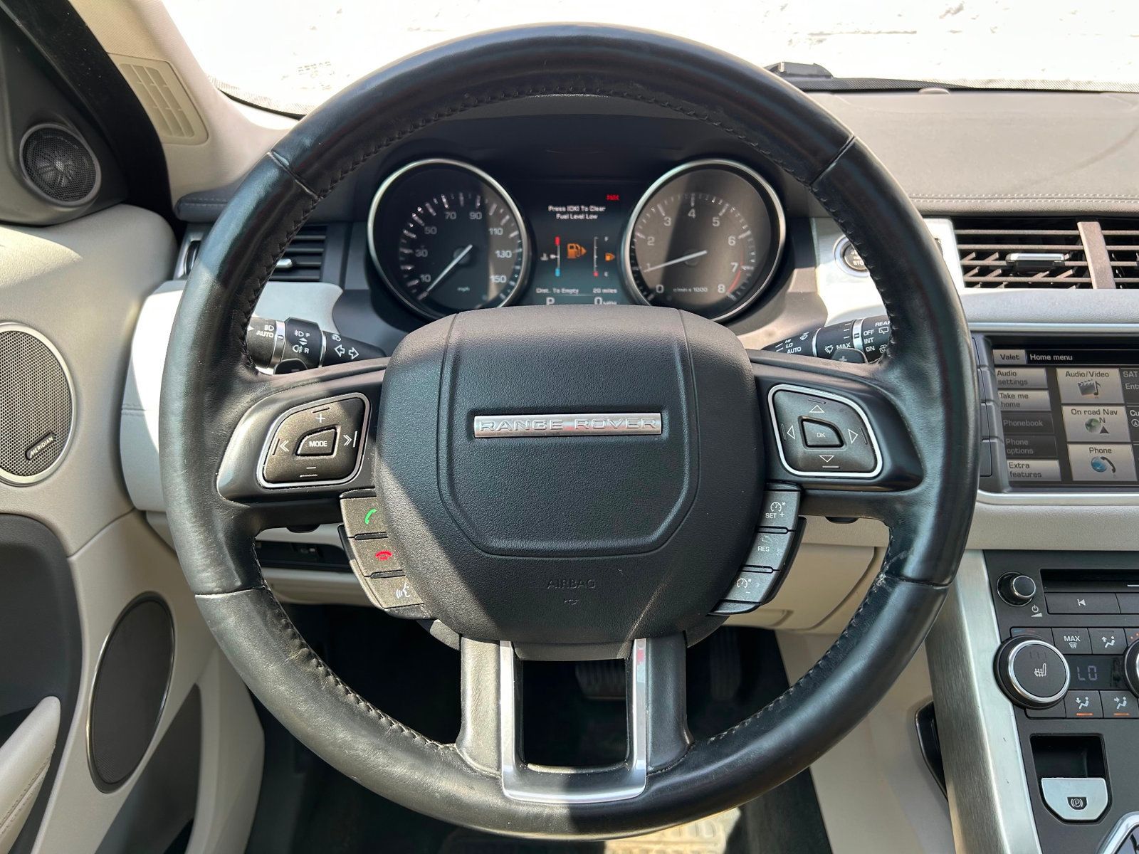 2014 Land Rover Range Rover Evoque Pure Plus photo 25