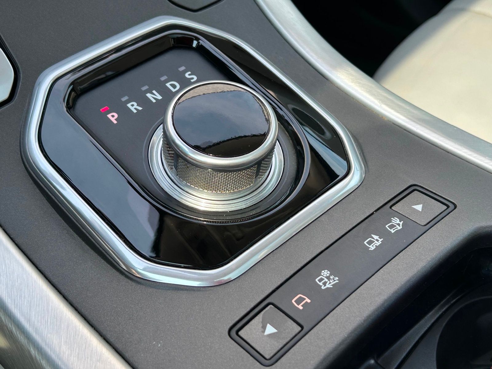 2014 Land Rover Range Rover Evoque Pure Plus photo 32