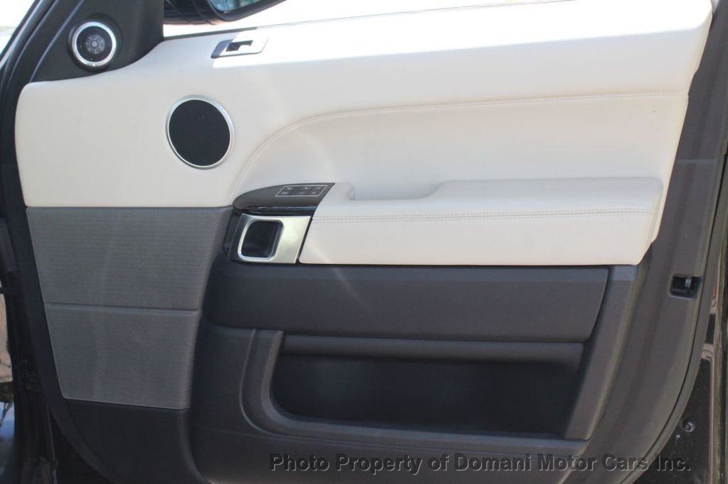 2014 Land Rover Range Rover Sport HSE photo 11