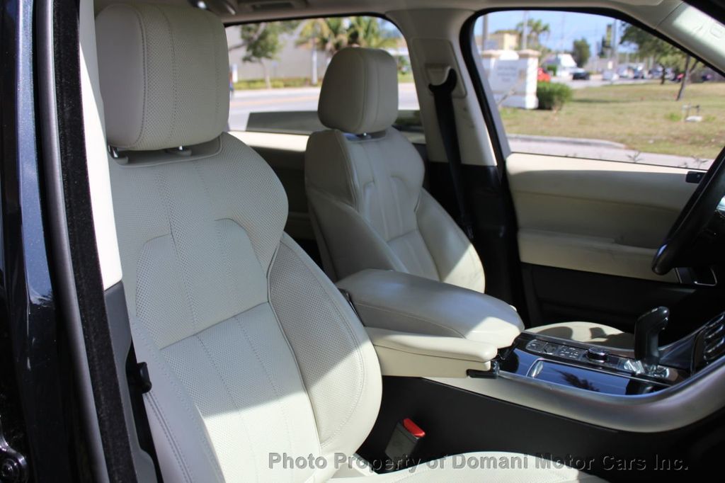 2014 Land Rover Range Rover Sport HSE photo 16
