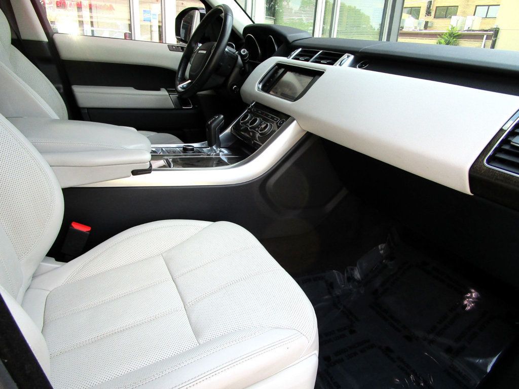 2014 Land Rover Range Rover Sport HSE photo 13