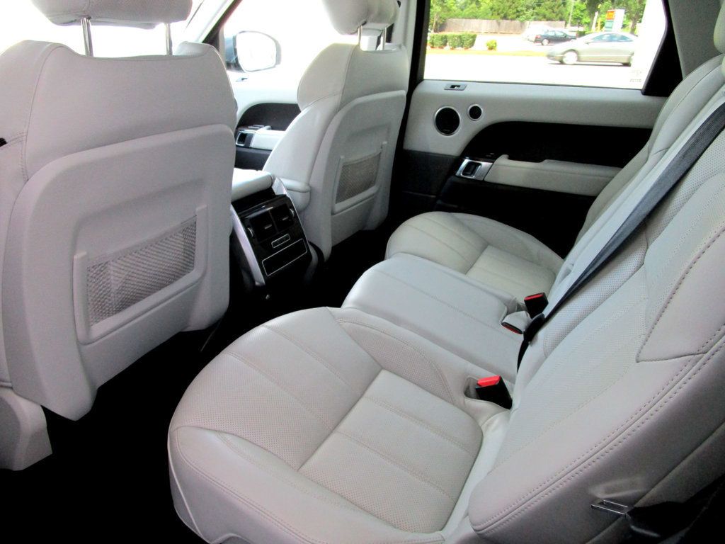 2014 Land Rover Range Rover Sport HSE photo 16