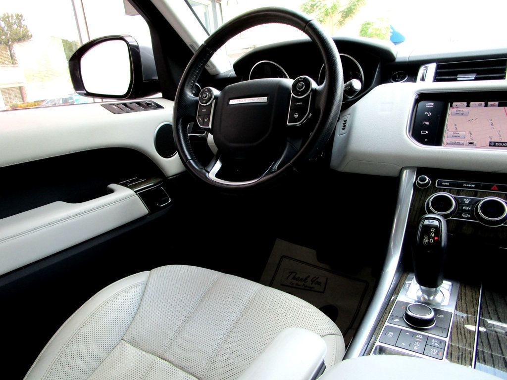2014 Land Rover Range Rover Sport HSE photo 18