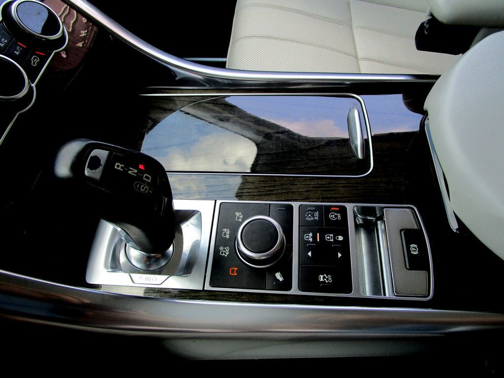 2014 Land Rover Range Rover Sport HSE photo 23
