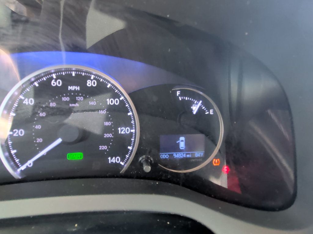 Lexus CT 200h 5dr Sedan Hybrid photo 16