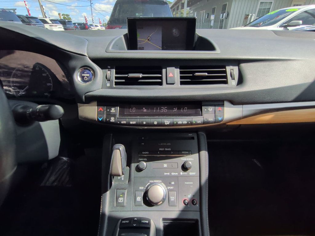 Lexus CT 200h 5dr Sedan Hybrid photo 17