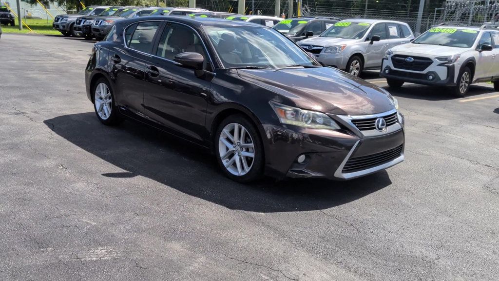 Lexus CT 200h 5dr Sedan Hybrid photo 2
