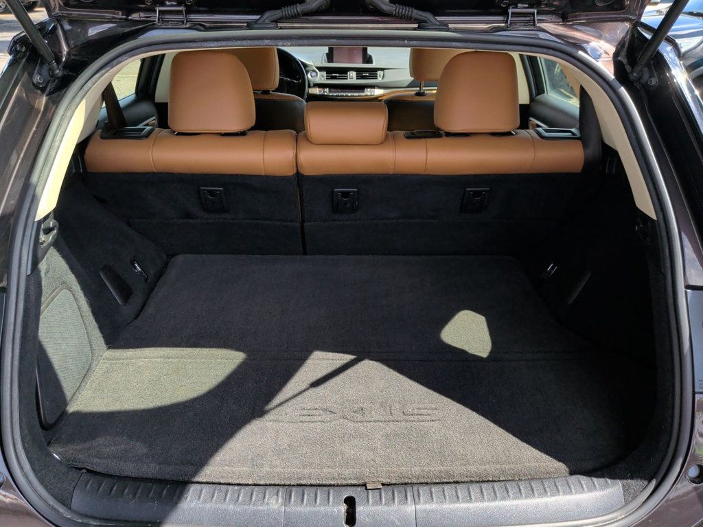 Lexus CT 200h 5dr Sedan Hybrid photo 24