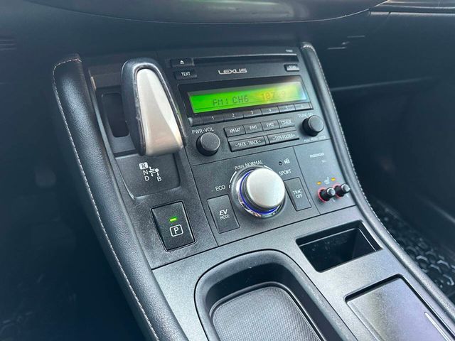 2014 Lexus CT 200h 5dr Sedan Hybrid - 22945879 - 37