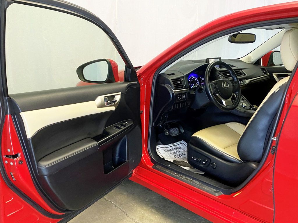 2014 Lexus CT 200h 5dr Sedan Hybrid - 22971839 - 17