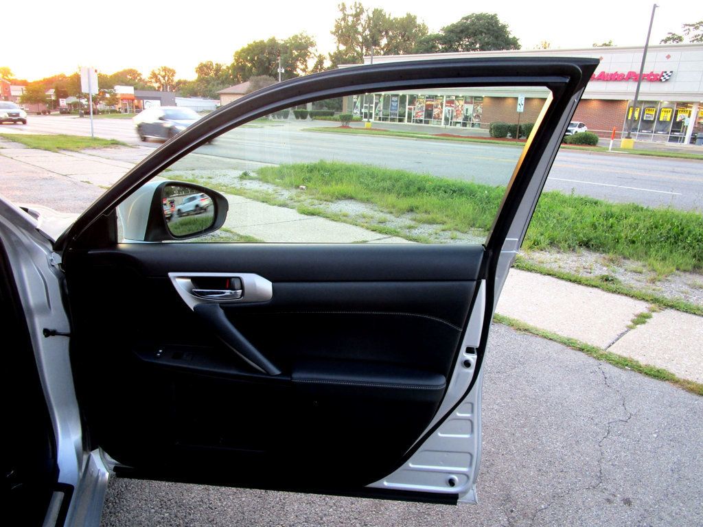 2014 Lexus CT 200h 5dr Sedan Hybrid - 23078292 - 31