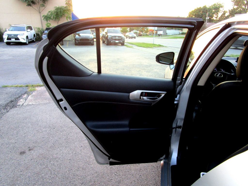 2014 Lexus CT 200h 5dr Sedan Hybrid - 23078292 - 32
