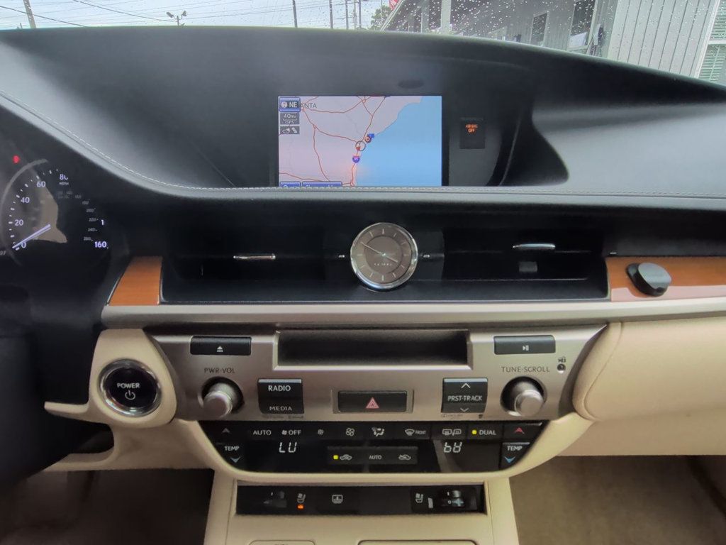 Lexus ES photo 17