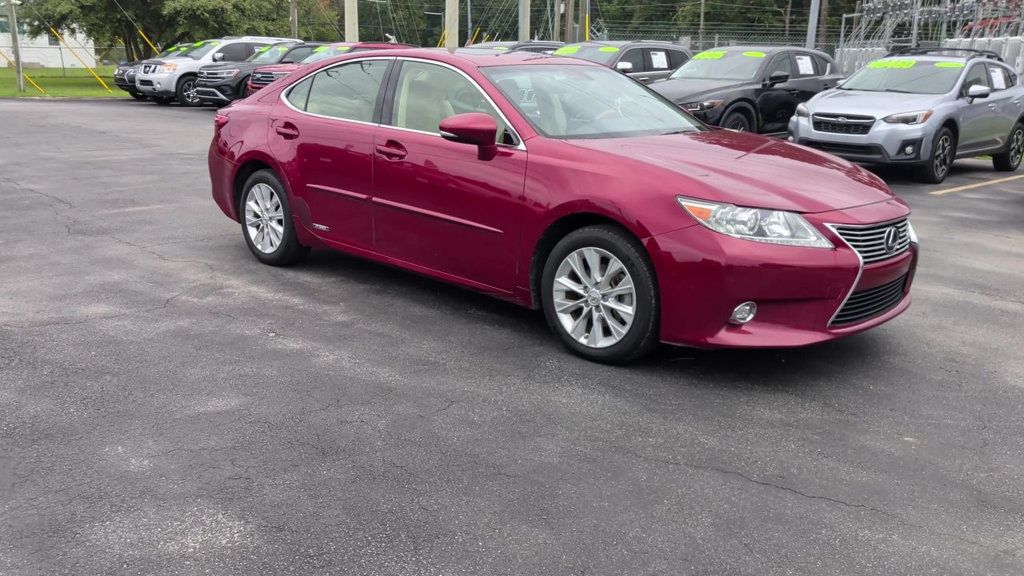 Lexus ES photo 2