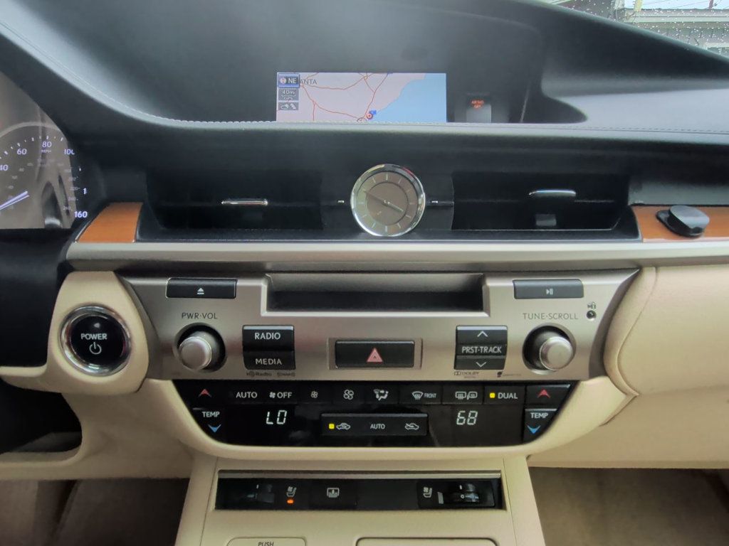 Lexus ES photo 20