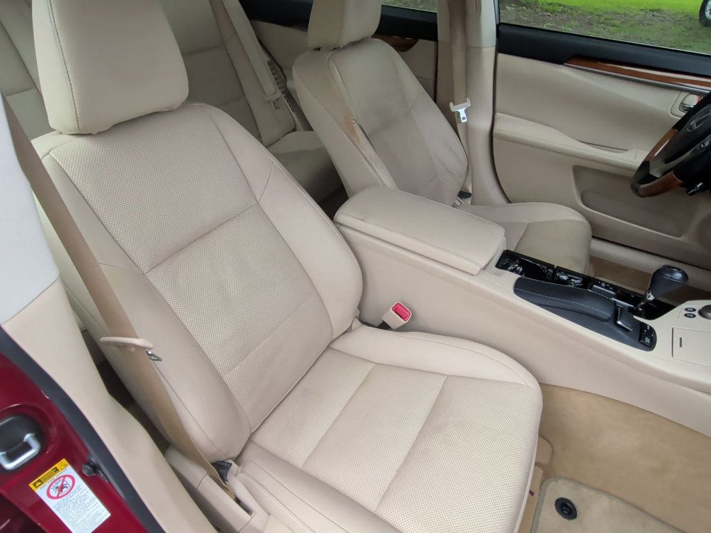 Lexus ES photo 22