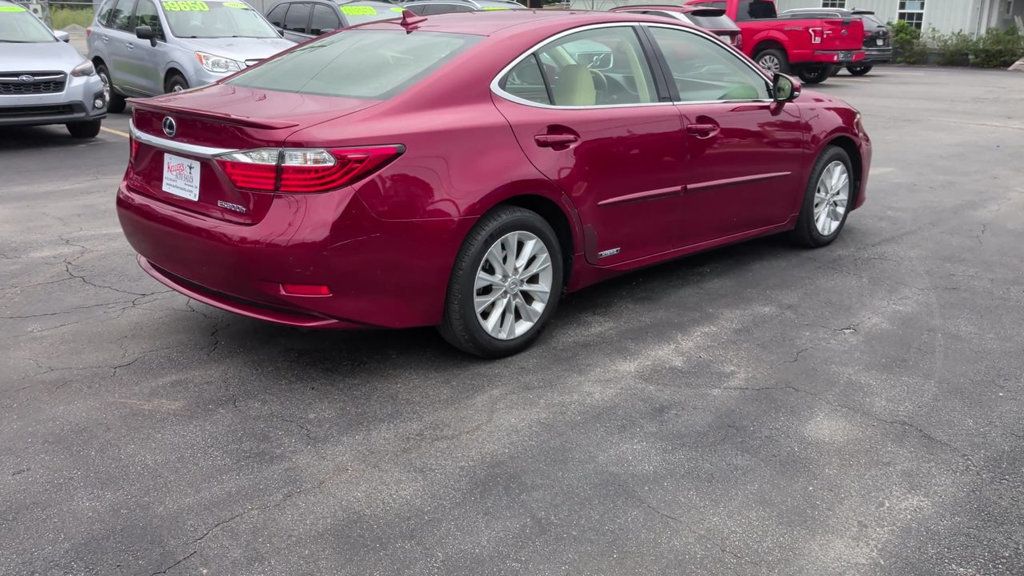 Lexus ES photo 8