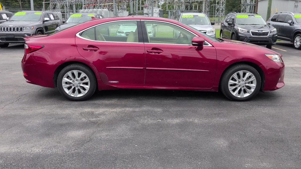 Lexus ES photo 9