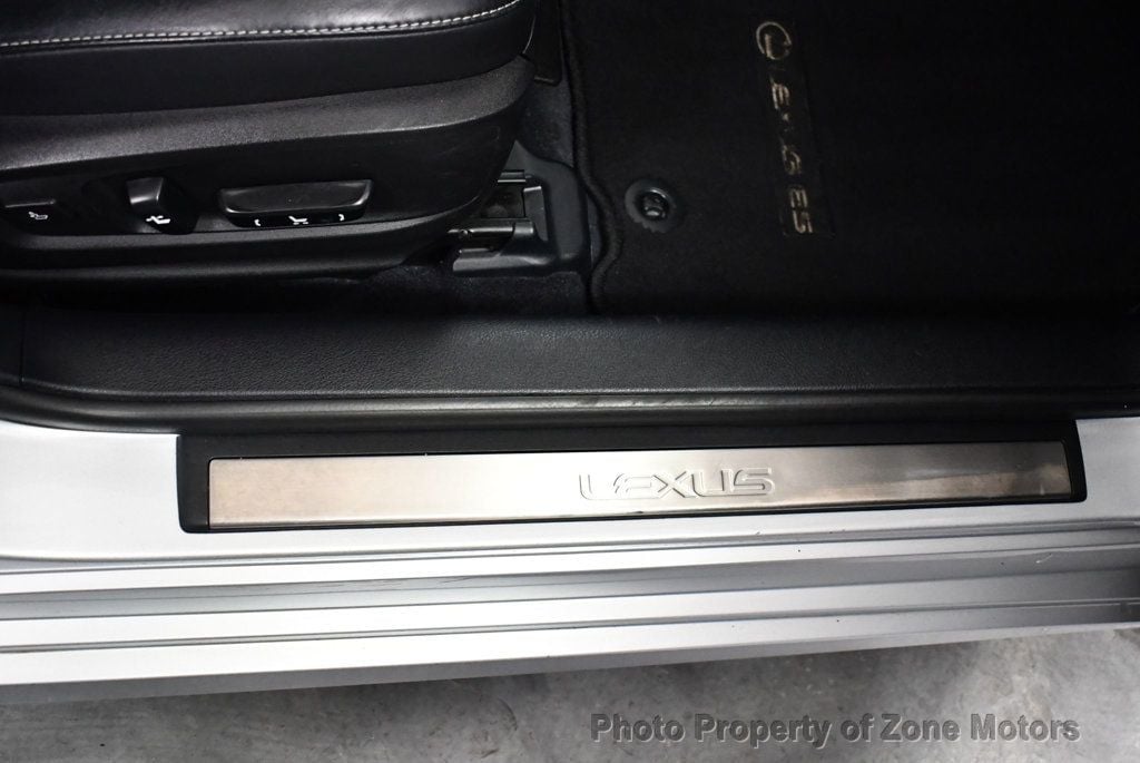 2014 Lexus ES 350 photo 13