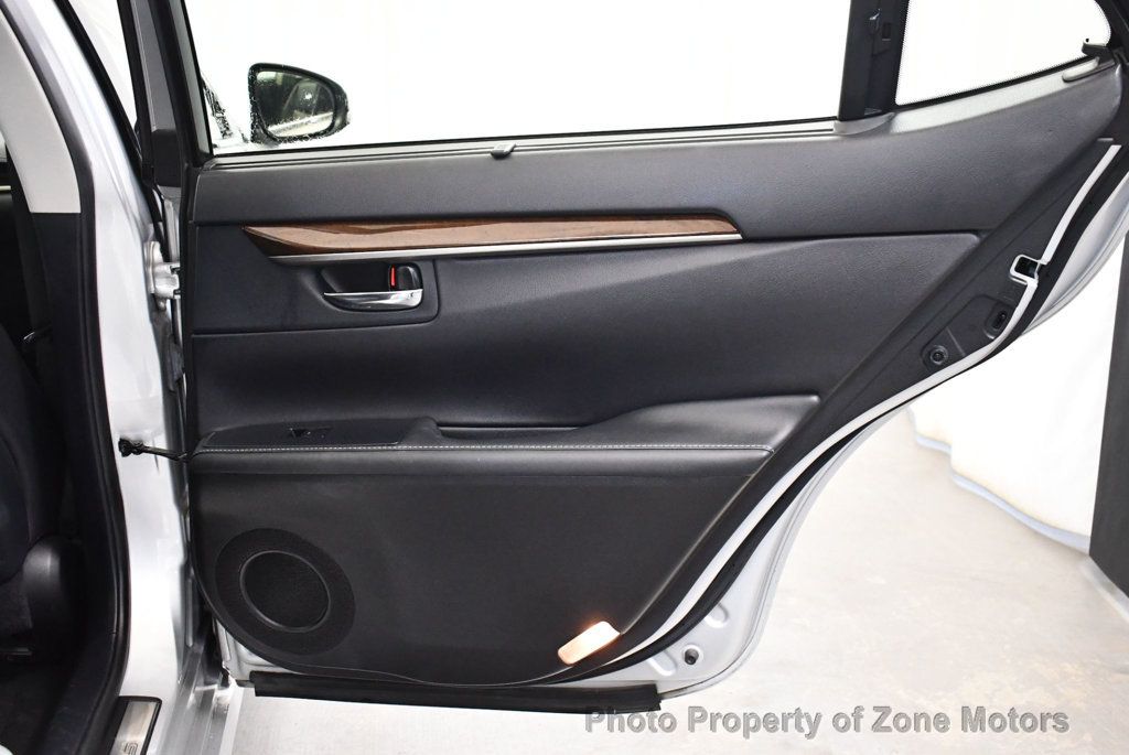 2014 Lexus ES 350 photo 16