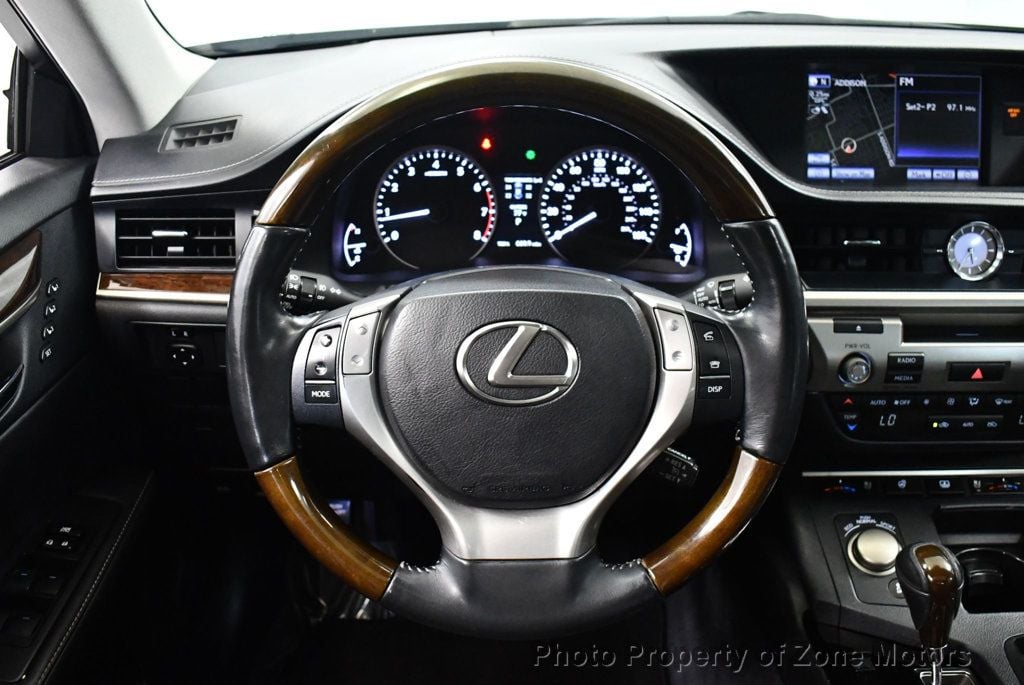 2014 Lexus ES 350 photo 25