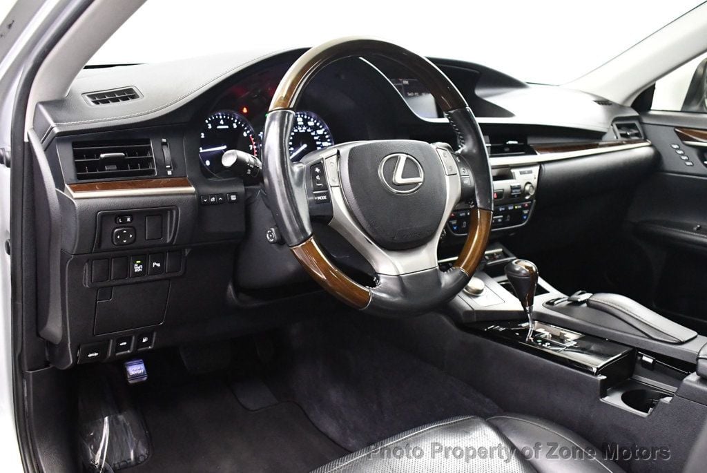 2014 Lexus ES 350 photo 3