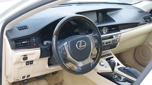 2014 Lexus ES 350 JUST SERVICED, VERY CLEAN INSIDE AND OUT  - 22956150 - 18