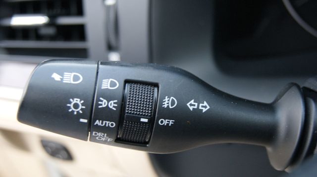 2014 Lexus ES 350 JUST SERVICED, VERY CLEAN INSIDE AND OUT  - 22956150 - 19