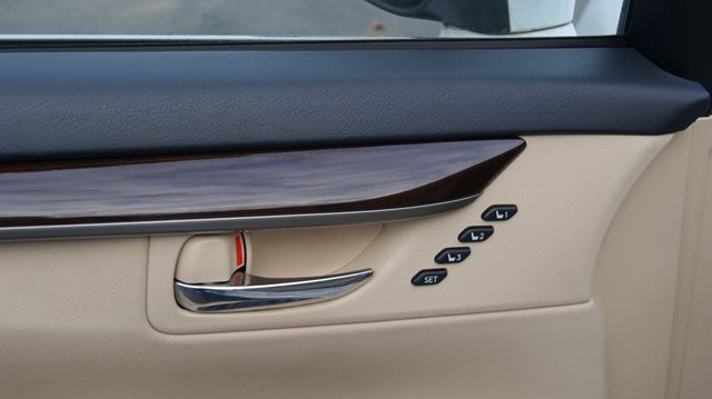 2014 Lexus ES 350 JUST SERVICED, VERY CLEAN INSIDE AND OUT  - 22956150 - 26