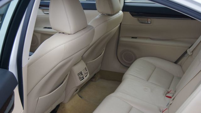 2014 Lexus ES 350 JUST SERVICED, VERY CLEAN INSIDE AND OUT  - 22956150 - 32