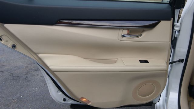 2014 Lexus ES 350 JUST SERVICED, VERY CLEAN INSIDE AND OUT  - 22956150 - 34