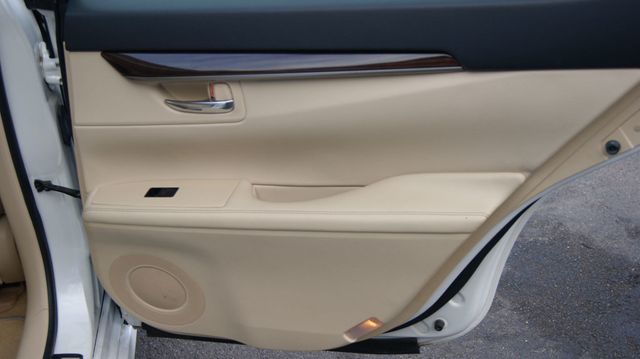 2014 Lexus ES 350 JUST SERVICED, VERY CLEAN INSIDE AND OUT  - 22956150 - 40