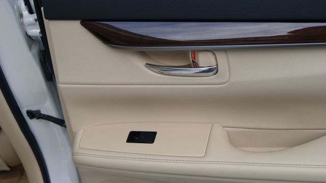 2014 Lexus ES 350 JUST SERVICED, VERY CLEAN INSIDE AND OUT  - 22956150 - 41