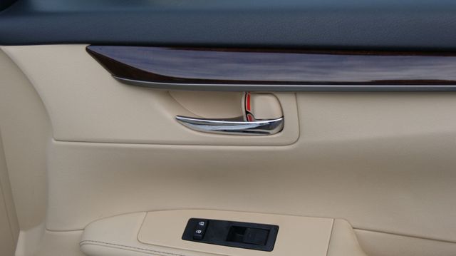 2014 Lexus ES 350 JUST SERVICED, VERY CLEAN INSIDE AND OUT  - 22956150 - 47