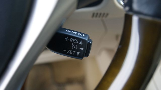 2014 Lexus ES 350 JUST SERVICED, VERY CLEAN INSIDE AND OUT  - 22956150 - 52