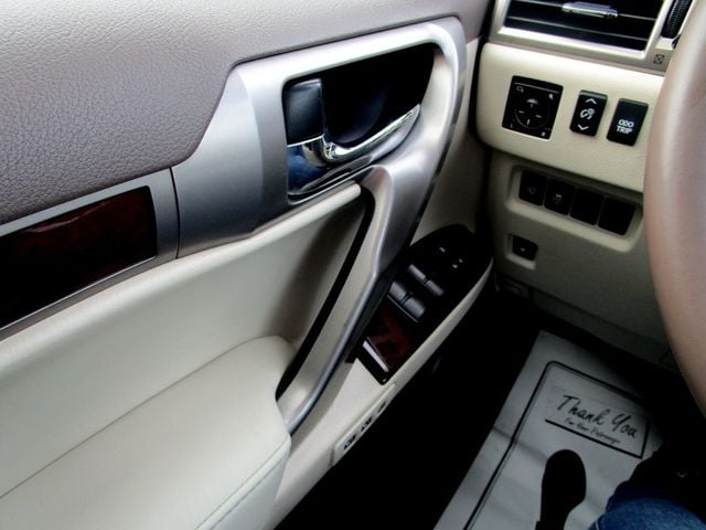 2014 Lexus GX Base photo 33