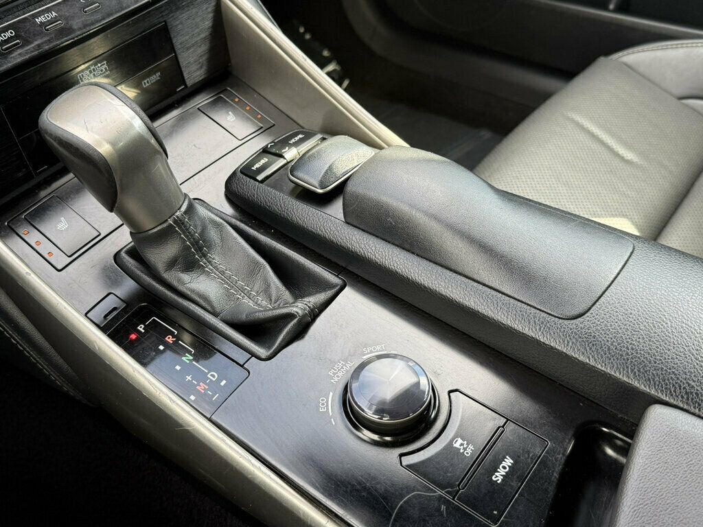 2014 Lexus IS 250 4dr Sport Sedan Automatic AWD - 23037147 - 28