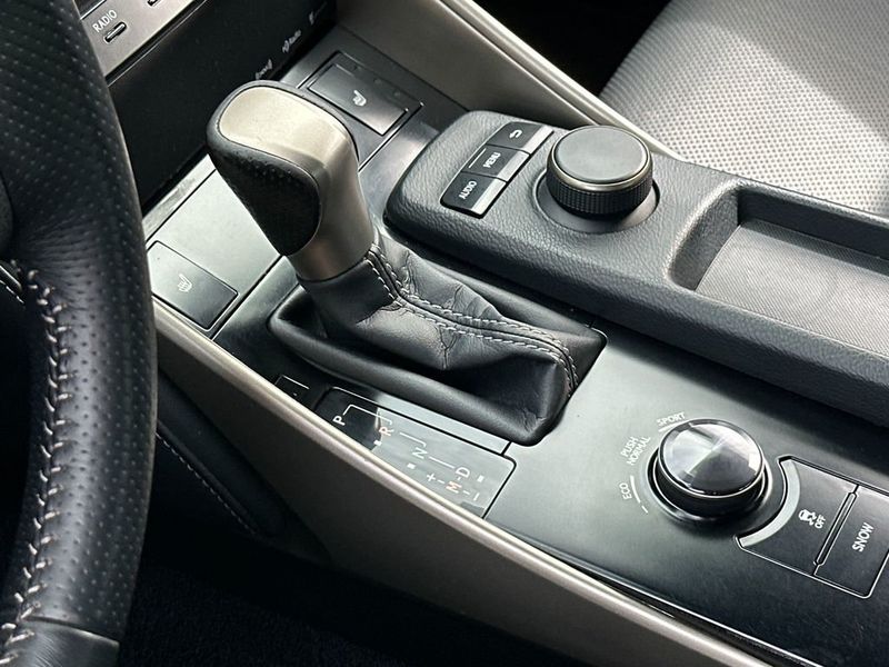 2014 Lexus IS 250 4dr Sport Sedan Automatic RWD - 22950230 - 17
