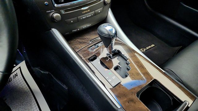 2014 Lexus IS 250C 2dr Convertible w/ Luxury & Navigation System Pkgs + 18'' Wheels - 22969038 - 19