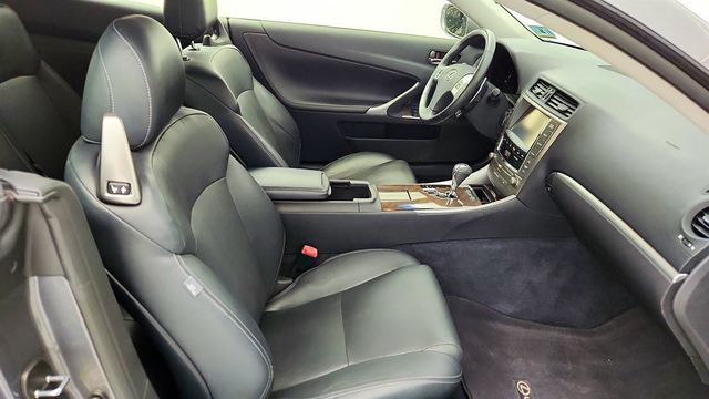 2014 Lexus IS 250C 2dr Convertible w/ Luxury & Navigation System Pkgs + 18'' Wheels - 22969038 - 27