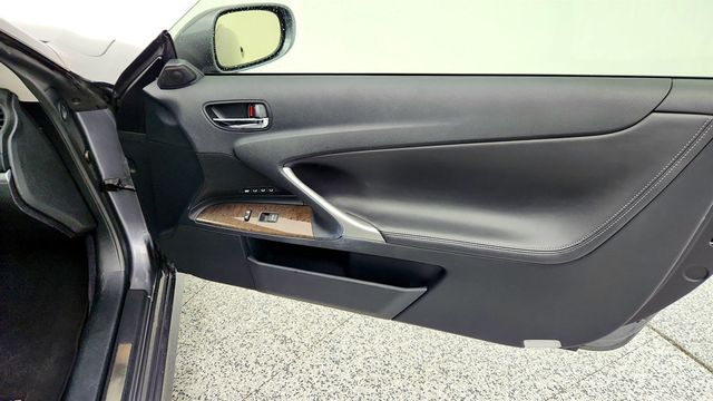 2014 Lexus IS 250C 2dr Convertible w/ Luxury & Navigation System Pkgs + 18'' Wheels - 22969038 - 29