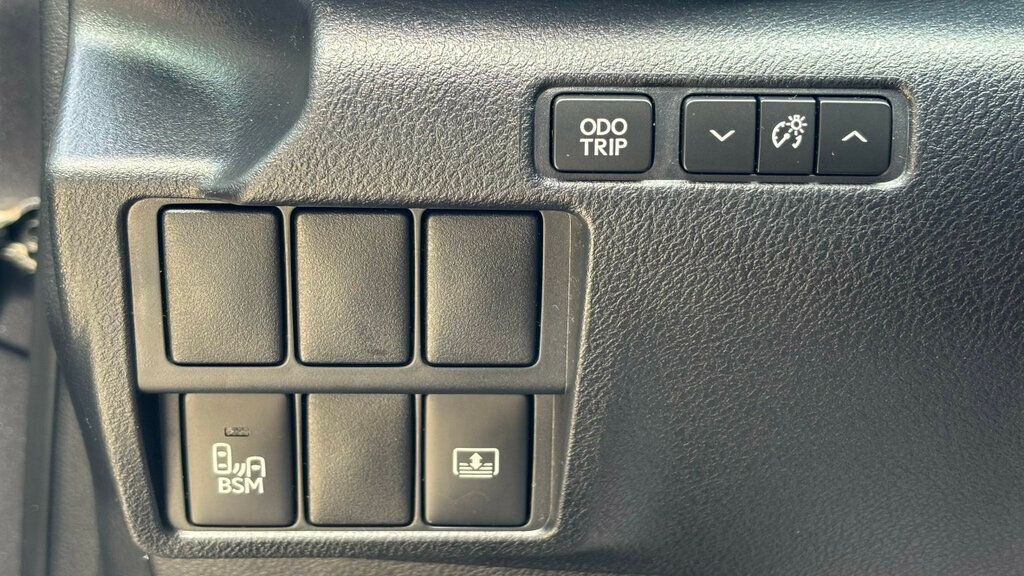 2014 Lexus IS 350 photo 21