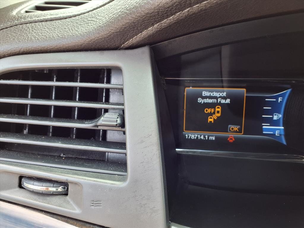 2014 Lincoln MKS 4dr Sedan 3.7L FWD - 22915939 - 11