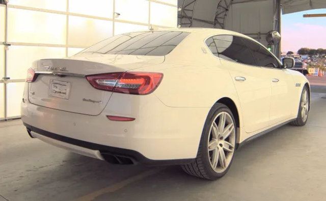 2014 Maserati Quattroporte GTS photo 2