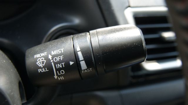 2014 Mazda Mazda3 JUST SERVICED , VERY CLEAN INSIDE AND OUT  - 22872939 - 20