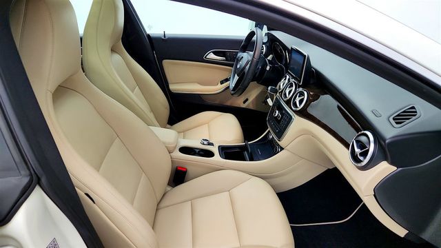 2014 Mercedes-Benz CLA 4dr Sedan CLA 250 FWD w/ Multimedia & Premium 1 Packages - 23081834 - 22