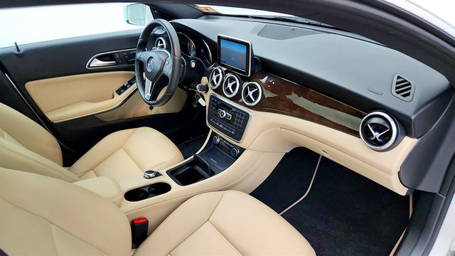 2014 Mercedes-Benz CLA 4dr Sedan CLA 250 FWD w/ Multimedia & Premium 1 Packages - 23081834 - 23