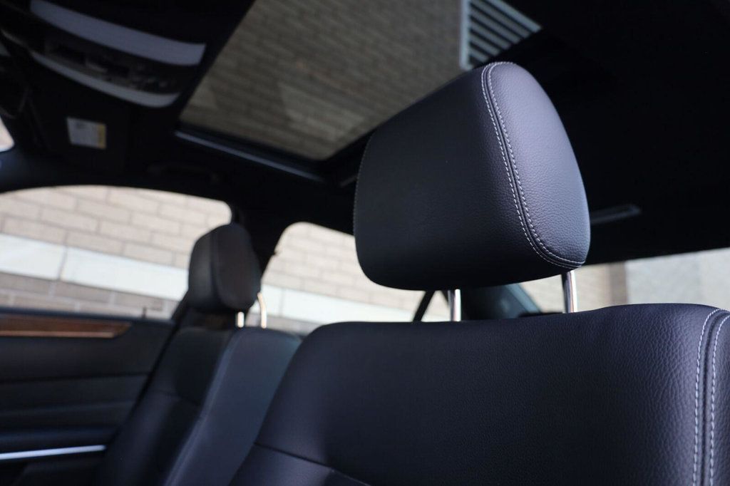 Mercedes-Benz E-Class photo 18